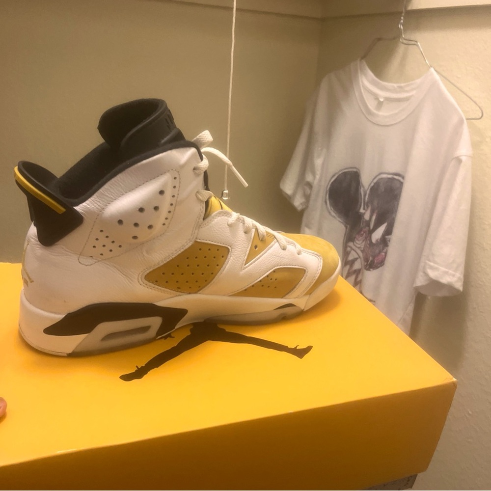 Jordan 6 Retro Yellow/White Ochre-Black